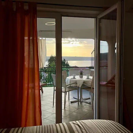 아파트 Neu Erbautes Mit Grossem Balkon *
