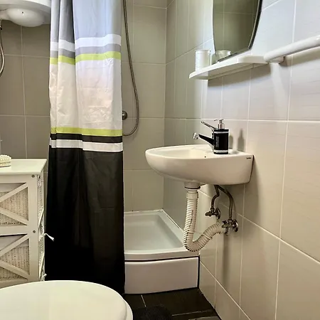 아파트 Neu Erbautes Mit Grossem Balkon
