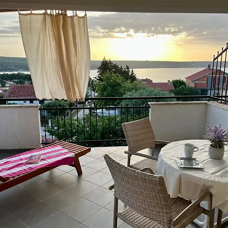 아파트 Neu Erbautes Mit Grossem Balkon