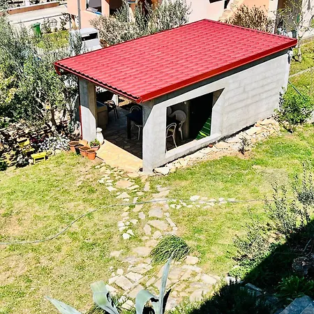 Neu Erbautes Mit Grossem Balkon