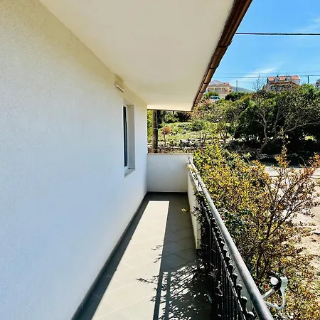 아파트 Neu Erbautes Mit Grossem Balkon *