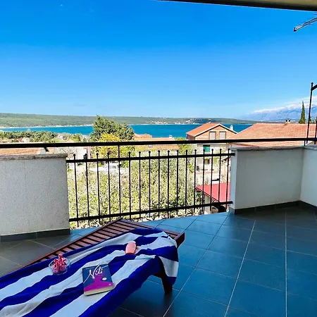 Neu Erbautes Mit Grossem Balkon 아파트 고르니 카린