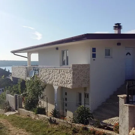 Neu Erbautes Mit Grossem Balkon